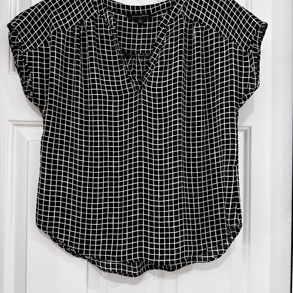 Banana Republic Black and White Geometric Women's Top